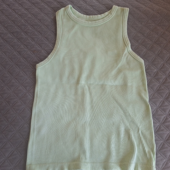 Tops - Picture 4 of 7